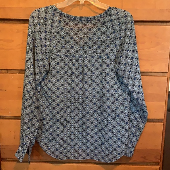 Violet & Claire blue long sleeve blouse with button cuffs. - Picture 3 of 4